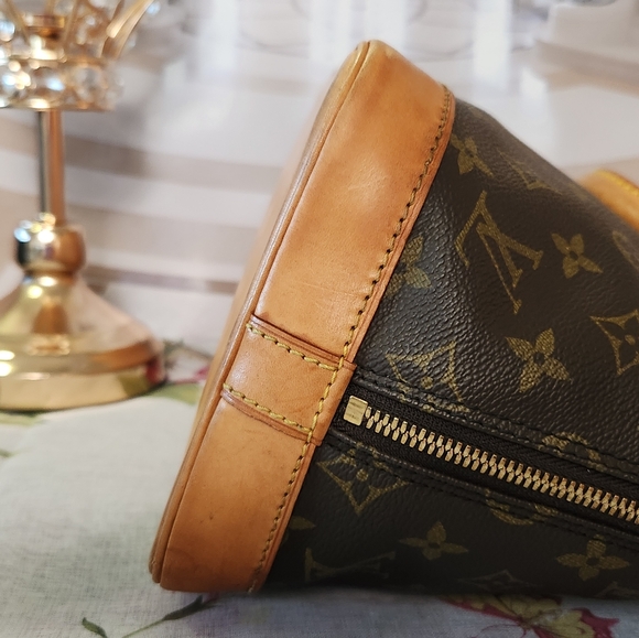 - `ღ´- ♥ -`ღ´ FABULOUS CONDITION `ღ´- ♥ -`ღ´ Authentic Louis Vuitton ALMA - Picture 10 of 17